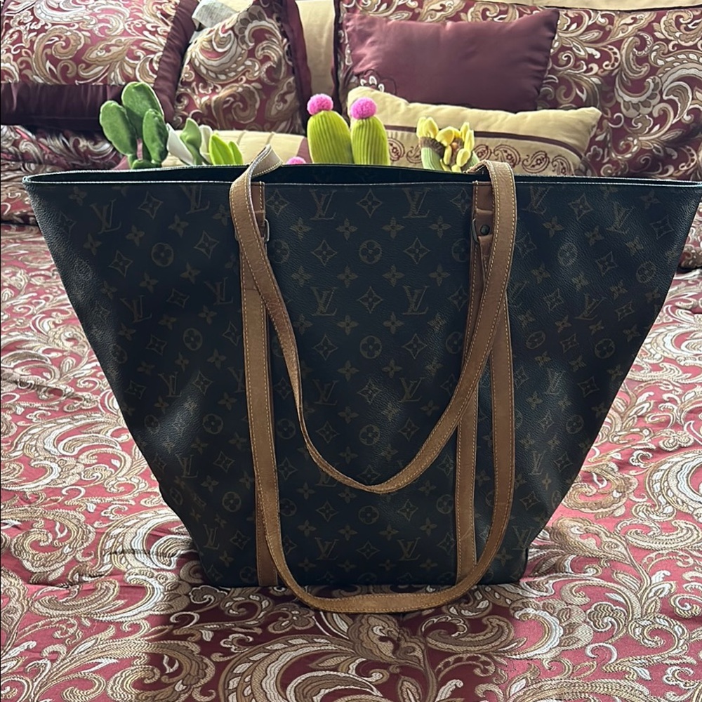 Louis Vuitton Monogram Tote Bag - Brown